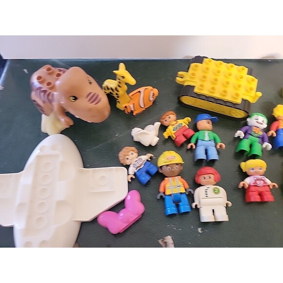 Nice Lot Lego Duplo Lot Winnie the Pooh Joker figures Blocks & More - Picture 2 of 6